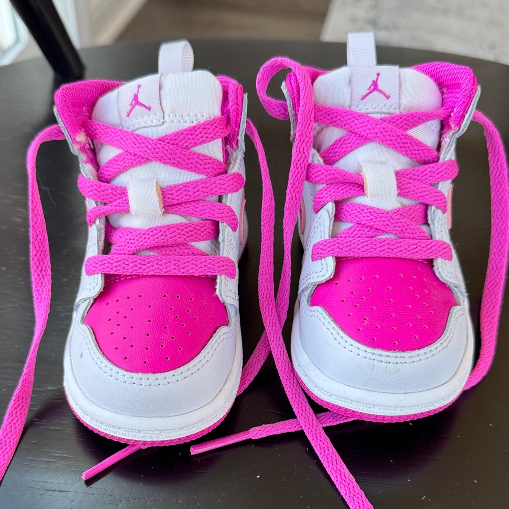 Nike Kids White and Hot Pink Low-Top Sneakers